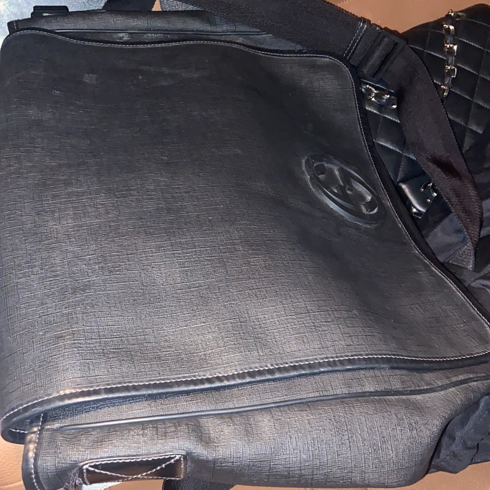 Men’s GUCCi laptop bag - Picture 4 of 9